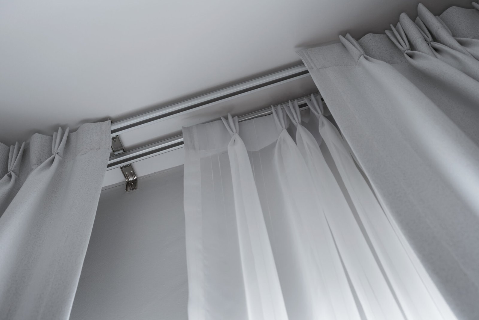 tow-layers-curtain-with-rails-installed-ceiling-translucent-blocking-lights-curtains